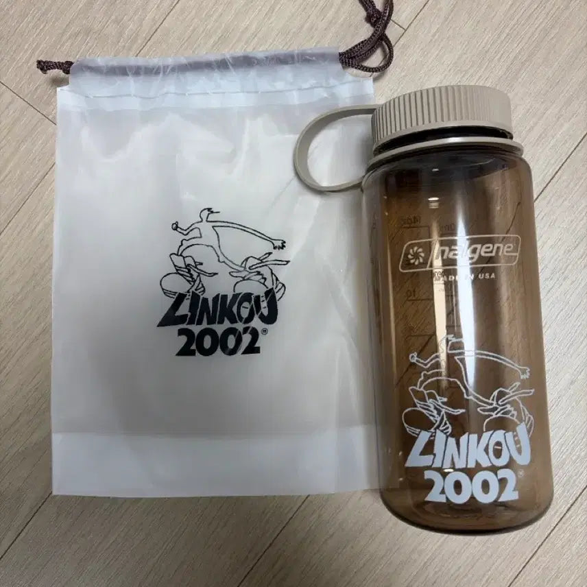 [BUNJANG] Nicholas Rinkou Water Bottle / 니콜라스 린커우 물병 비공굿