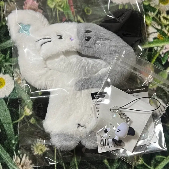[BUNJANG] Xdinary Heroes JUNGSU Baby Nyangdu Costume + Mini Charm Set / 엑디즈 베이비냥듀 코스튬 + 미니참 세트 엑몬즈 정수 엑스디너리히어로즈
