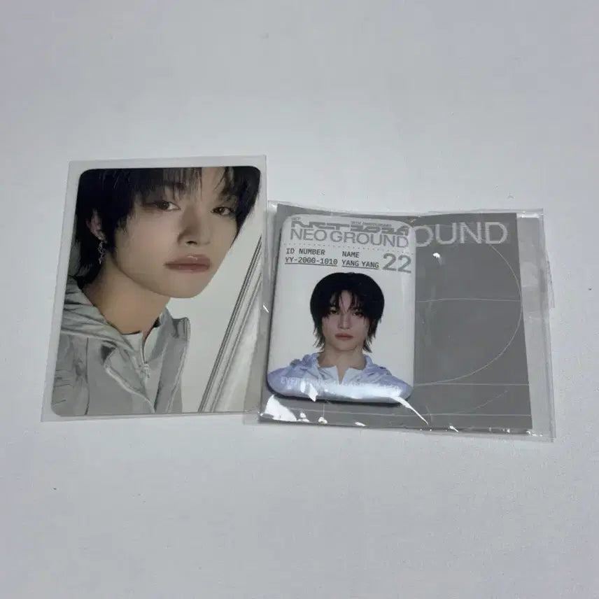[BUNJANG] WayV YangYang 10th Anniversary Pop-Up Neo City: Seoul Photocard &amp; Badge Set / 세트) 양양 5만원 포카 뱃지 10주년 팝업 네오 그라운드