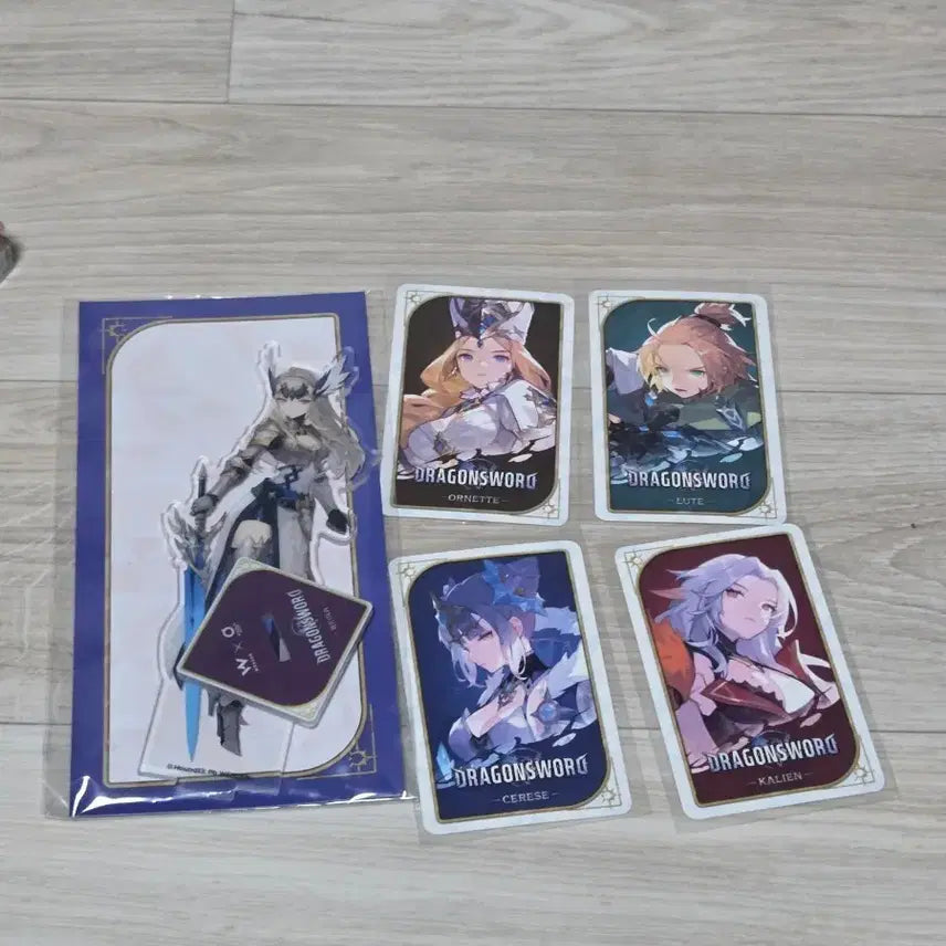 [BUNJANG] Dragon Sword Reina Acrylic Stand + 4 Photocards / 드래곤소드 레이나 아크릴스탠드+포카 4종 팝니다