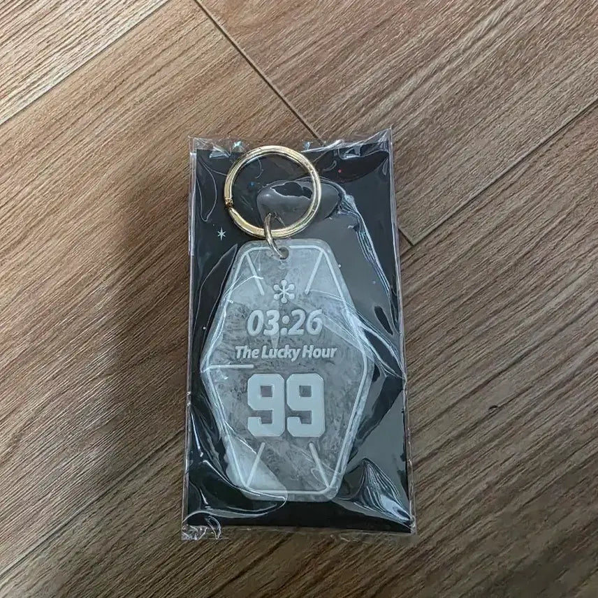 [BUNJANG] EXO Neonmoon Collaboration Keyring Xiumin / 엑소 +네온문 콜라보 키링시우민