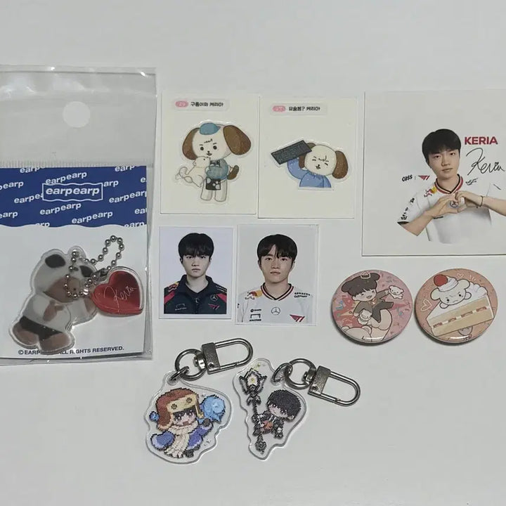 [BUNJANG] T1 Keria Merchandise Bundle / T1 티원 케리아 굿즈 일괄 (어프어프 키링/증명사진/띠부실/캔뱃지)