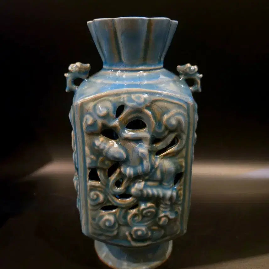 [BUNJANG] Siyō Celadon Vase with Lattice Carving / 시요 투각 화형 양이병