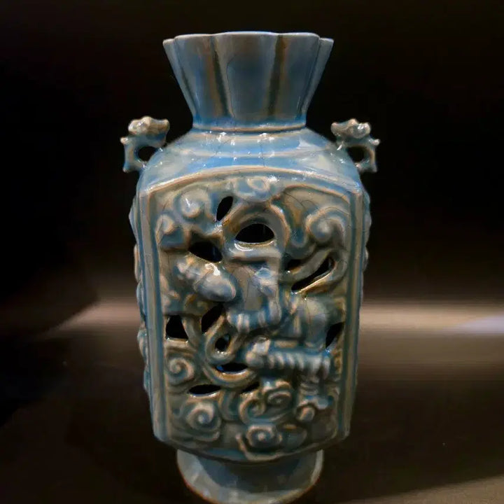 [BUNJANG] Siyō Celadon Vase with Lattice Carving / 시요 투각 화형 양이병