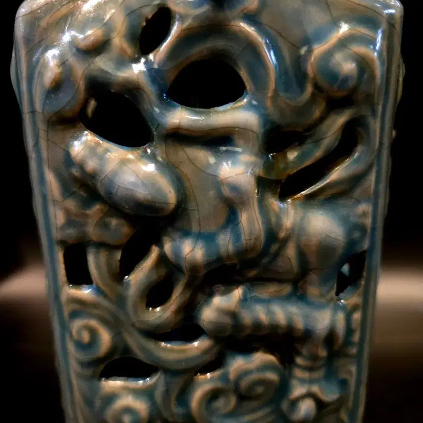 [BUNJANG] Siyō Celadon Vase with Lattice Carving / 시요 투각 화형 양이병