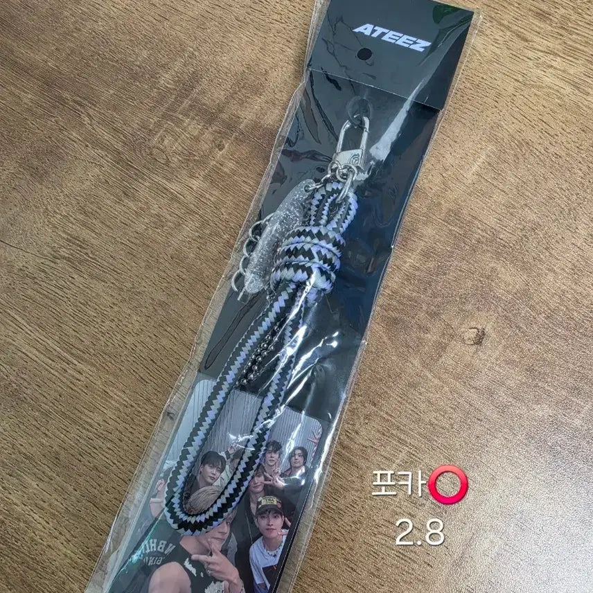 [BUNJANG] ATEEZ In:U Concert MD Lightstick Strap with Photocard / 에이티즈 인유판콘 MD 응원봉스트랩 포카포함