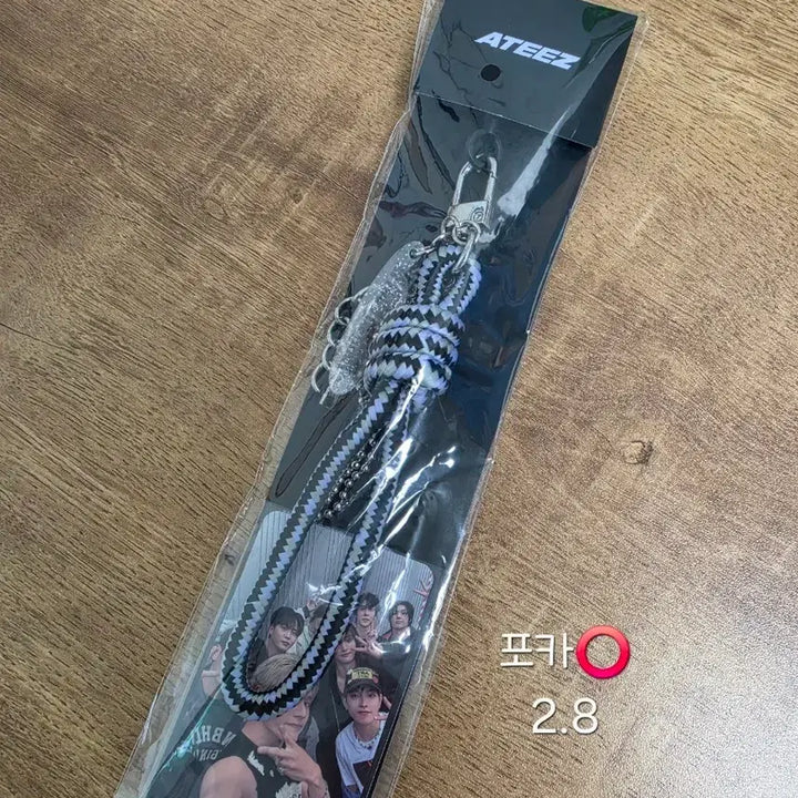 [BUNJANG] ATEEZ In:U Concert MD Lightstick Strap with Photocard / 에이티즈 인유판콘 MD 응원봉스트랩 포카포함