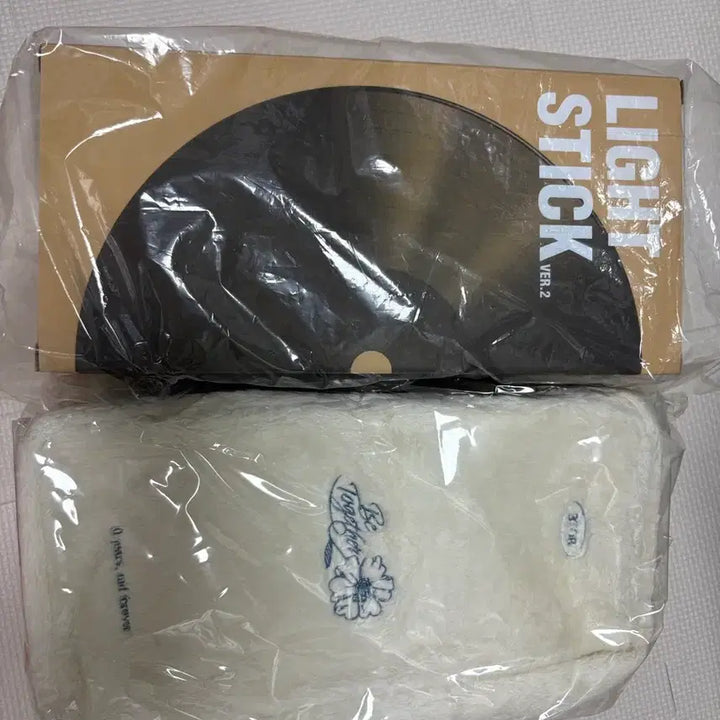 [BUNJANG] BTOB Official Lightstick Ver. 2 + 10th Anniversary Pouch Set / 비투비 BTOB 응원봉 ver.2 + 10주년 파우치 세트