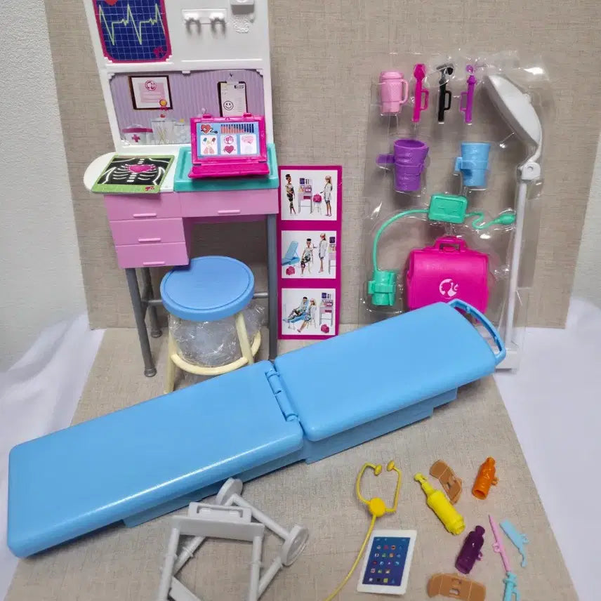 [BUNJANG] Barbie Hospital Playset Accessories / Barbie doll , 바비 병원+비치 플레이세트 소품