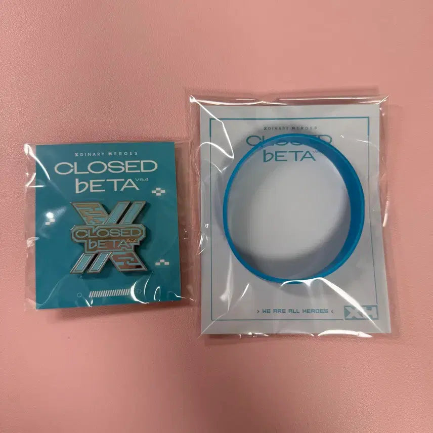 [BUNJANG] Xdinary Heroes Xdinaries Club Best Friends Concert Badge and Silicone Bracelet Bundle Set / 엑스디너리히어로즈 엑디즈 클베콘 6.4 뱃지 실리콘 팔찌 일괄 양도