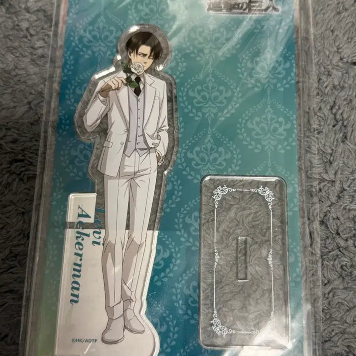 [BUNJANG] Attack on Titan Levi Ackermann Iron Suit Acrylic Stand / 진격의 거인 리바이 아크릴 스탠드 철인 백 정장