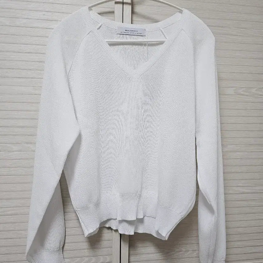 [SOLD OUT] 브이넥 쿨니트(새제품)
