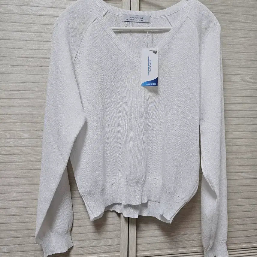 [SOLD OUT] 브이넥 쿨니트(새제품)
