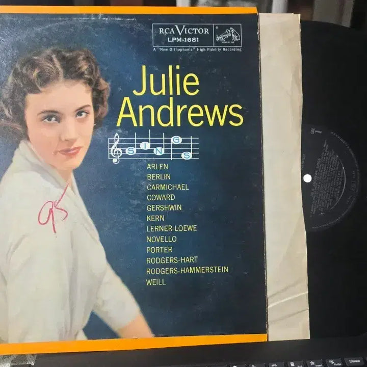 [BUNJANG] Julie Andrews Julie Andrews Sings LP (US Original Pressing) / 줄리 앤드류스_Julie Andrews Sings_LP(US)
