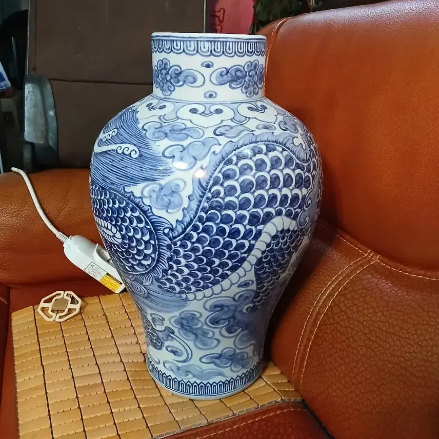 [BUNJANG] Celadon Vase with Dragon Motif / 청화백자