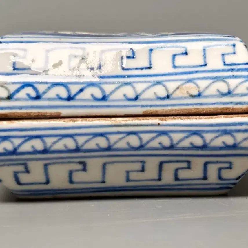 [BUNJANG] Joseon Dynasty Celadon Porcelain Figural Square Box Antique Chinese Ceramic / 민국 청화백자 인물문 사각함 중국도자기 골동품 고미술품 수집품