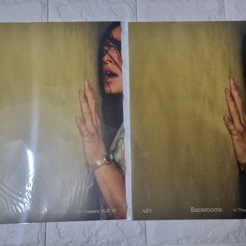 [SOLD OUT] 일괄 백룸 포스터 2장 여자ver.