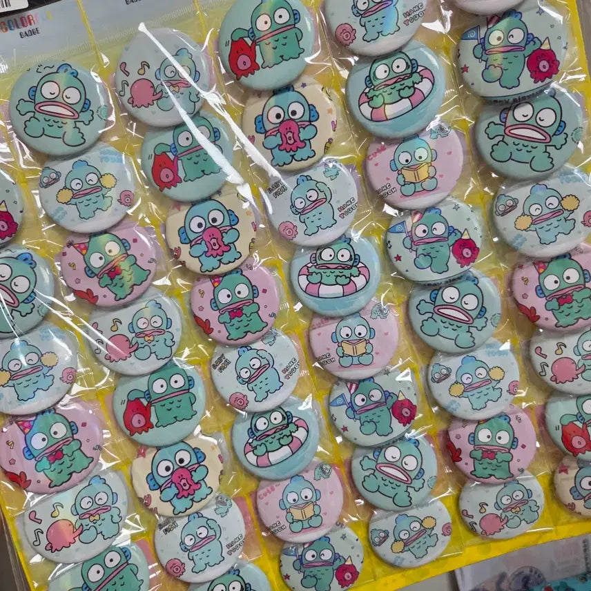 [SOLD OUT] 한교동 뱃지(3개) 홀로그램 뱃지 한교동굿즈 산리오뱃지 고전문구