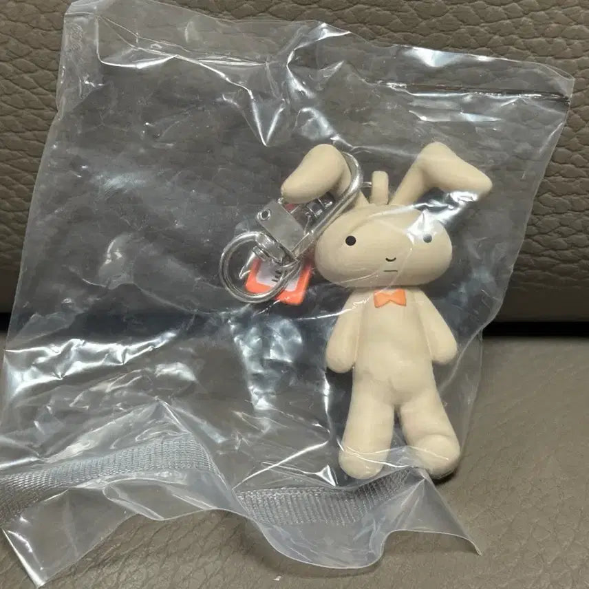 [BUNJANG] Crayon Shin-chan Fruit Figure Keyring + Rabbit Keyring Set / 짱구 과일 피규어 키링 + 토끼 키링