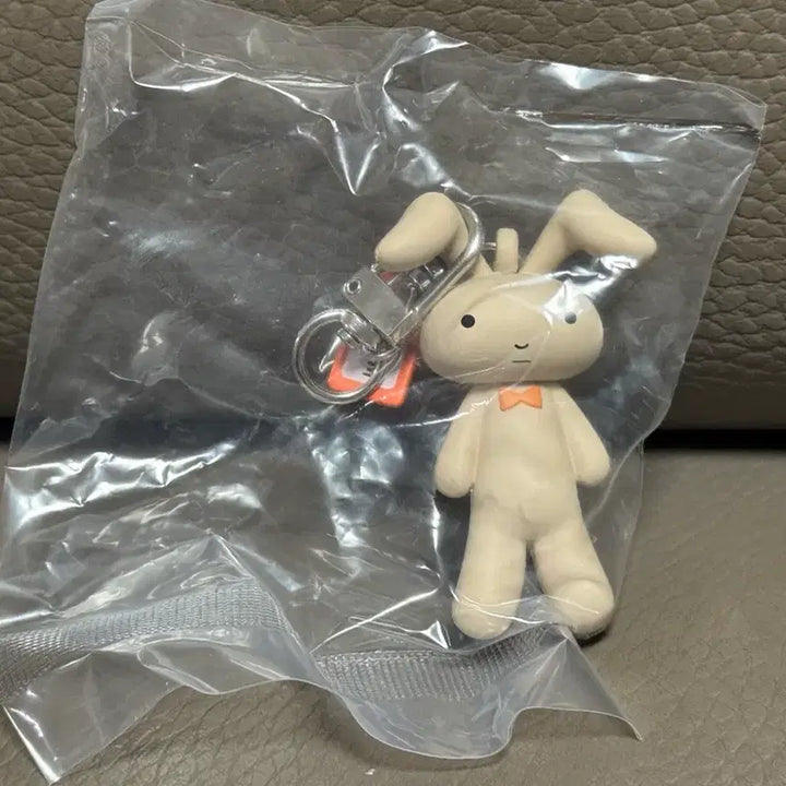 [BUNJANG] Crayon Shin-chan Fruit Figure Keyring + Rabbit Keyring Set / 짱구 과일 피규어 키링 + 토끼 키링