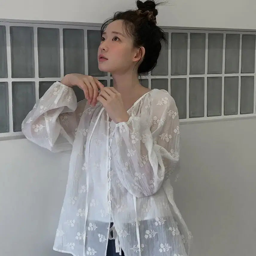 [SOLD OUT] 프롬비기닝 아멜리 블라우스 플라워 시스루 블라우스
