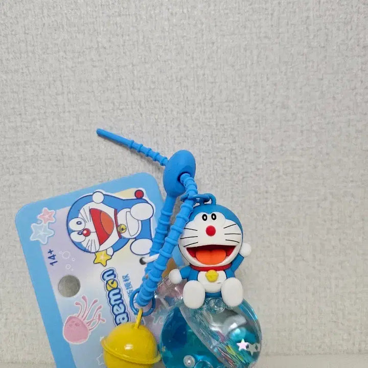 [BUNJANG] Doraemon Water Bottle Keychain New / 도라에몽 물병 키링 새상품