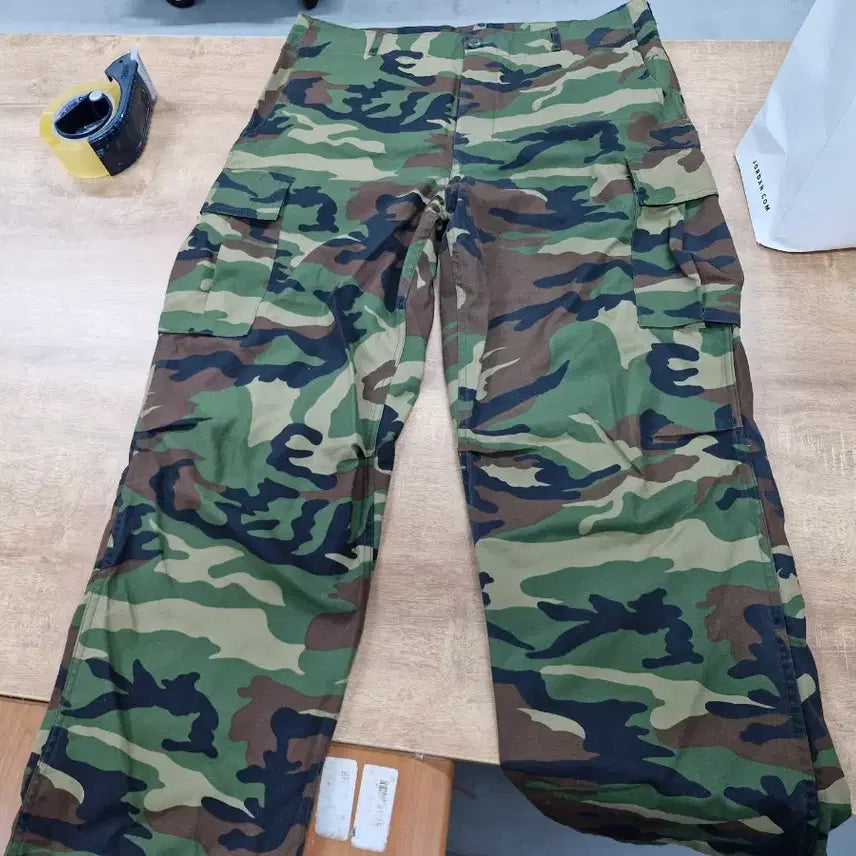 [BUNJANG] Frog Camouflage Combat Uniform Bottoms (Size 115) / 얼룩무늬 개구리 전투복 빅사이즈 하의(115 사이즈)판매 합니다.