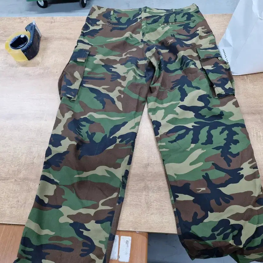 [BUNJANG] Frog Camouflage Combat Uniform Bottoms (Size 115) / 얼룩무늬 개구리 전투복 빅사이즈 하의(115 사이즈)판매 합니다.