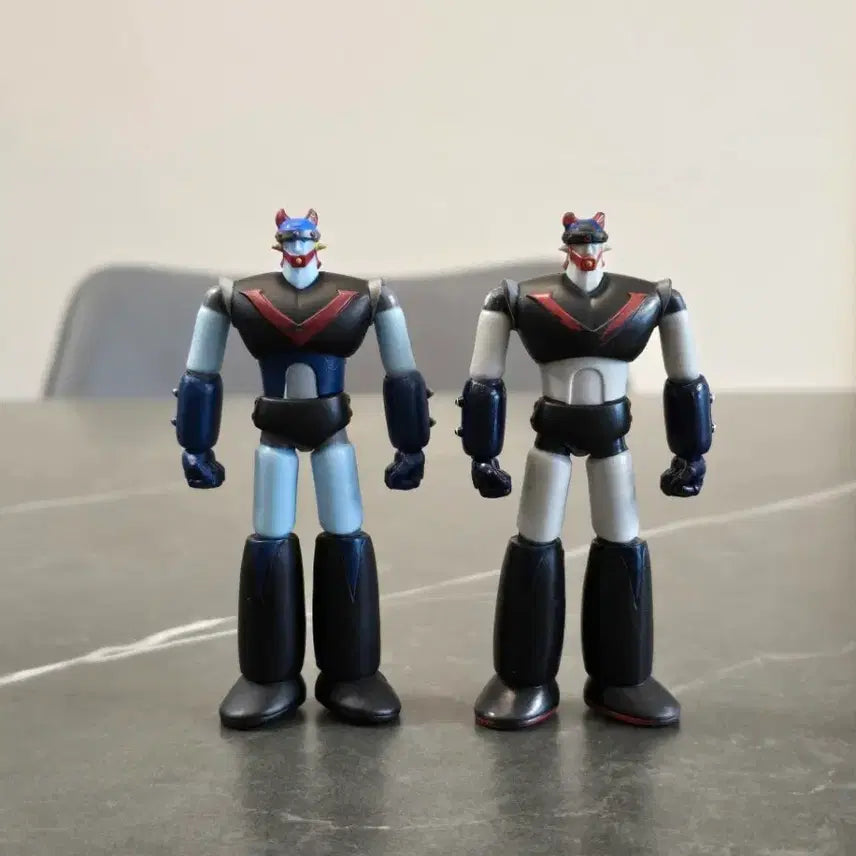 [BUNJANG] Taekwon V Figures (2-Piece Set) / 태권브이 피규어 2개