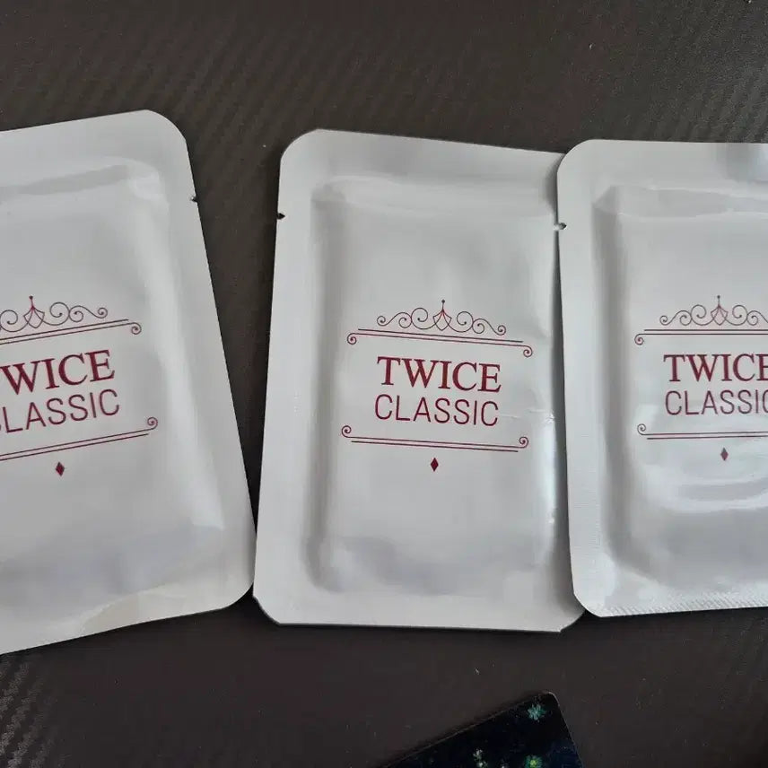 [BUNJANG] TWICE CLASSIC Trading Card (Sealed) / 트와이스 TWICE CLASSIC 트래이딩 카드 미개봉