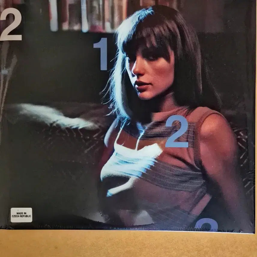 [BUNJANG] Taylor Swift Autographed LP Record (Extremely Rare, Sealed) / 초희귀) 테일러 스위프트 친필싸인 lp 음반