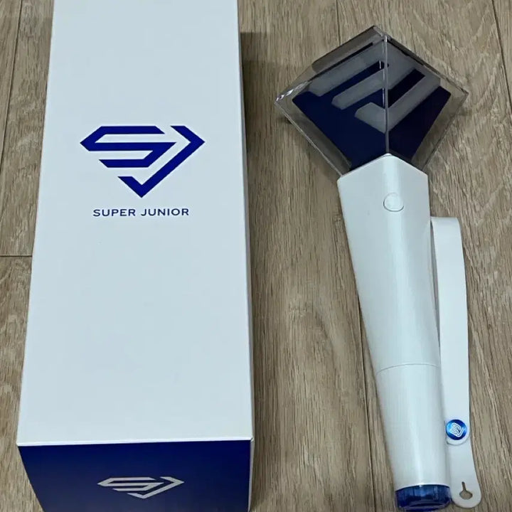 [BUNJANG] Super Junior (Suju) Lightstick Version 2 / 슈퍼주니어 슈주 응원봉 슈봉 버전2 판매합니다