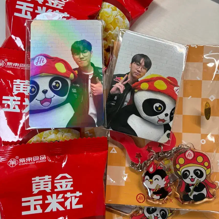 [BUNJANG] T1 Faker Panda Photocard &amp; Keyring Bundle / 티원 하이디라오 t1 페이커 포토카드 굿즈 및 키링