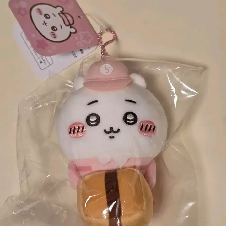 [BUNJANG] Chiikawa 5th Anniversary Mascot (Pink Hat) / 5주년 기념 택배 치이카와 마스코트