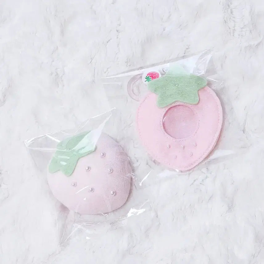 [BUNJANG] Fancy Atelier Strawberry Blanket &amp; Cushion Bundle (Strawberry), Sanrio Kitty &amp; My Melody Acrylic Keychains / 팬시아뜰리에 사토님 딸기이불 딸기쿠션 일괄