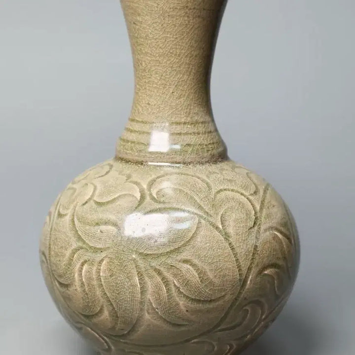 [BUNJANG] Authentic Yuzhou Ware Celadon Vase with Incised Vine Scroll Motif (Tang Dynasty to Five Dynasties) / [진품] 당대~오대 출토품 요주요과 음각 당초문 청자 병 중국도자기