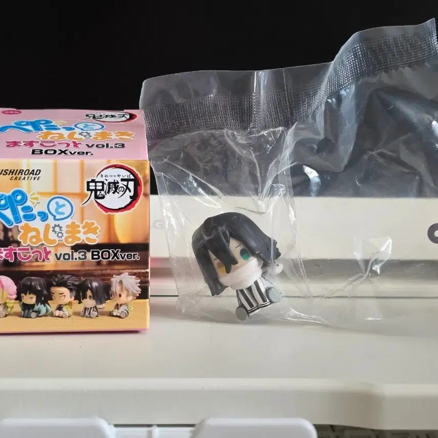 [BUNJANG] Demon Slayer Obanai Iguro Petatto Wind-up Gacha Figure / 귀멸의 칼날 페탓토 태엽가챠 오바나이 피규어