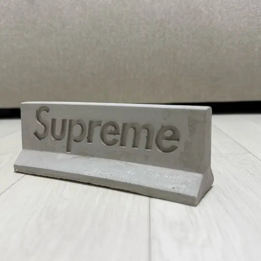 [BUNJANG] Supreme Mini Material Jersey Barrier 1:12 Scale / 슈프림 미니 머티리얼 저지 배리어