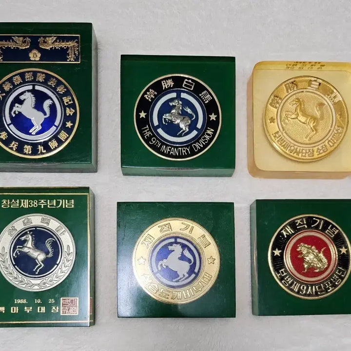 [BUNJANG] 9th Infantry Division "White Horse" Unit Commemorative Paperweight Set / 9사단 백마부대 기념 문진 세트