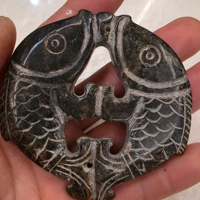 [BUNJANG] Gogok (Pendant) with Double Fish Motif / 고옥에강옥 쌍어문옥 0528