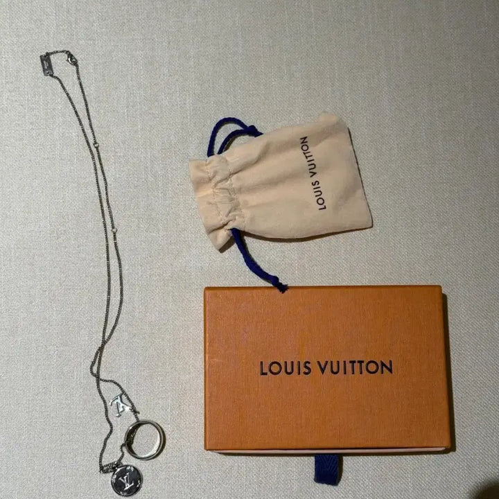 [BUNJANG] Louis Vuitton Monogram LV Logo Pendant Necklace / 루이비통 펜던트 목걸이 모노그램 LV 로고