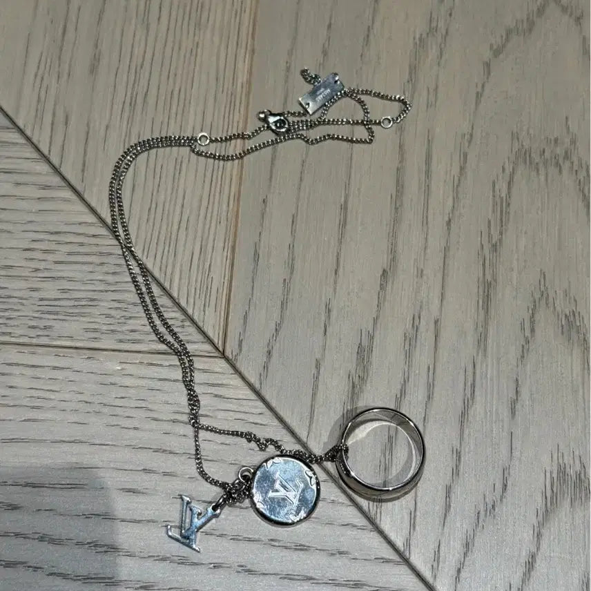 [BUNJANG] Louis Vuitton Monogram LV Logo Pendant Necklace / 루이비통 펜던트 목걸이 모노그램 LV 로고