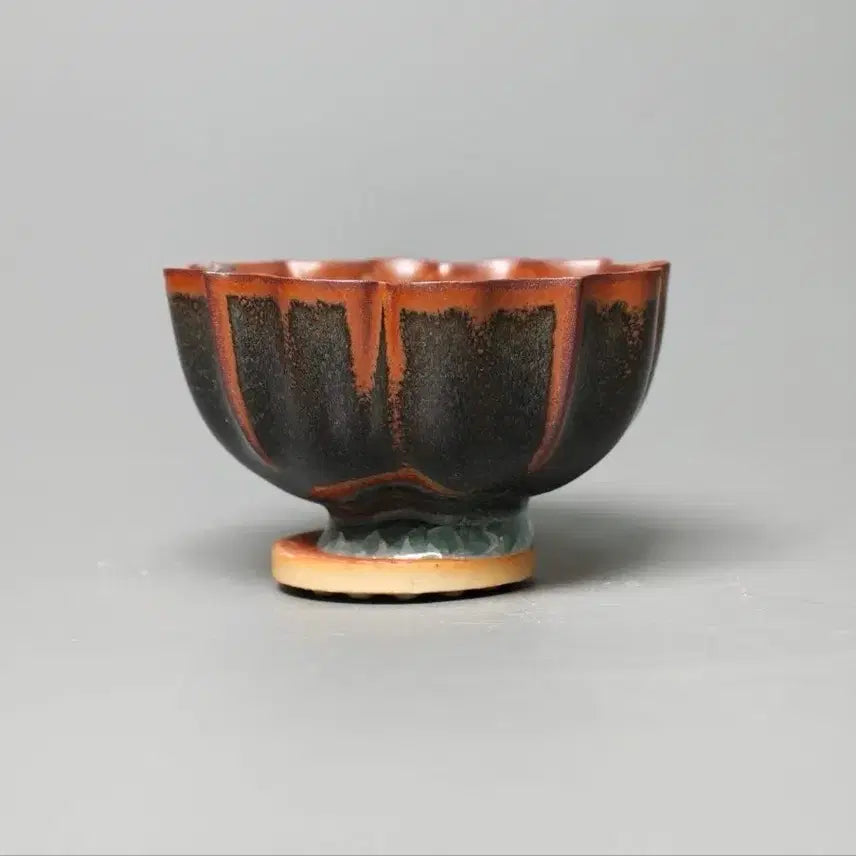 [BUNJANG] Yongcheon Kiln Black Glazed Lotus Bowl - Late Ming Dynasty Excavated Celadon Porcelain / [진품] 명대 말기 출토품 용천요 흑유 능화잔 중국도자기 골동품 수집품