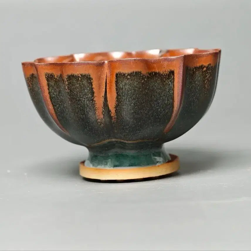 [BUNJANG] Yongcheon Kiln Black Glazed Lotus Bowl - Late Ming Dynasty Excavated Celadon Porcelain / [진품] 명대 말기 출토품 용천요 흑유 능화잔 중국도자기 골동품 수집품