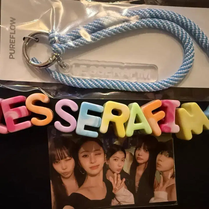 [BUNJANG] LE SSERAFIM Popup Limited Keyring + Group Photocard / 르세라핌 팝업 한정 키링+단체 포카