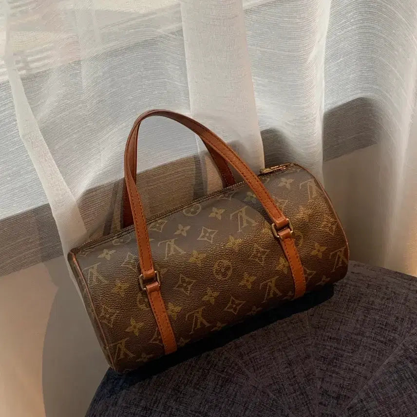[BUNJANG] Louis Vuitton Papillon 26 Monogram Canvas Shoulder Bag with Inner Bag and Chain Strap / 