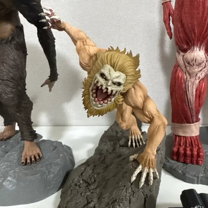 [BUNJANG] Ichiban Kuji Attack on Titan Jaw Titan Figure (Sealed) / [미개봉 새상품] 제일복권 진격의 거인 턱거인 피규어