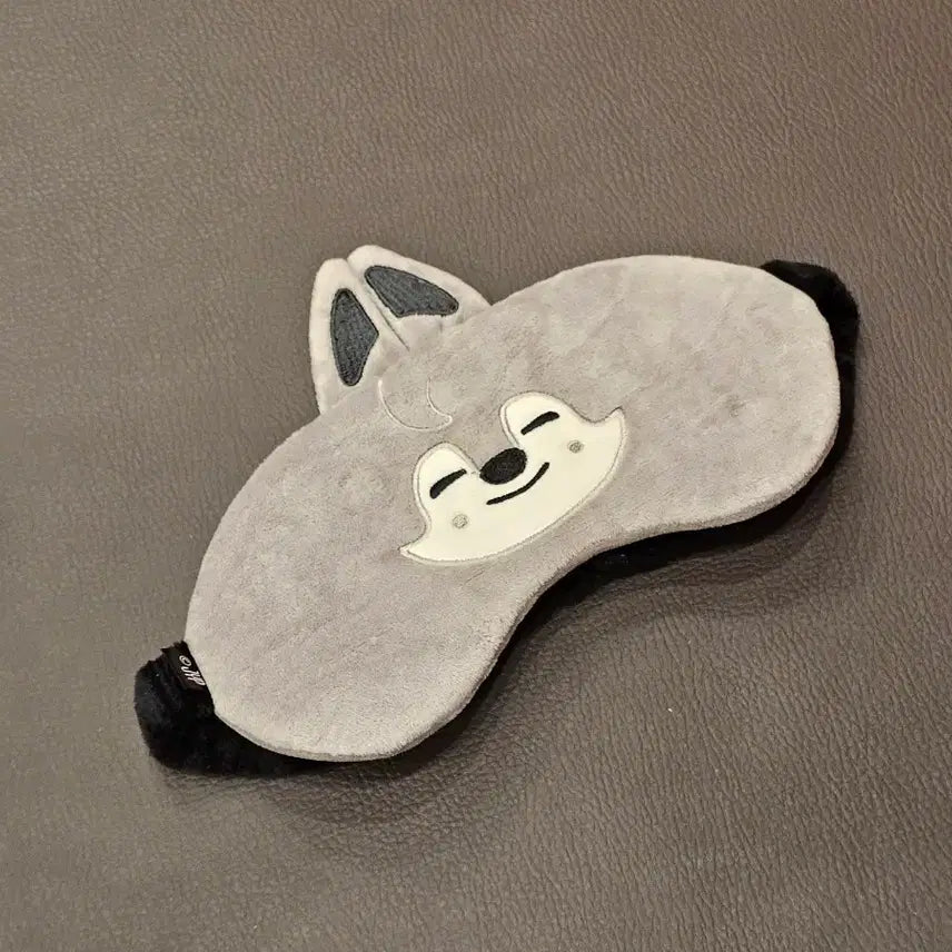[BUNJANG] Stray Kids Bang Chan Wolfchan Japan Official Eye Mask / 스트레이키즈 스키즈 스키주 방찬 울프찬 일본 공식 굿즈 안대 아이 마스크