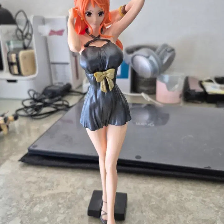 [BUNJANG] One Piece Nami Black Dress Figure / 원피스 나미 검정 드레스 피규어