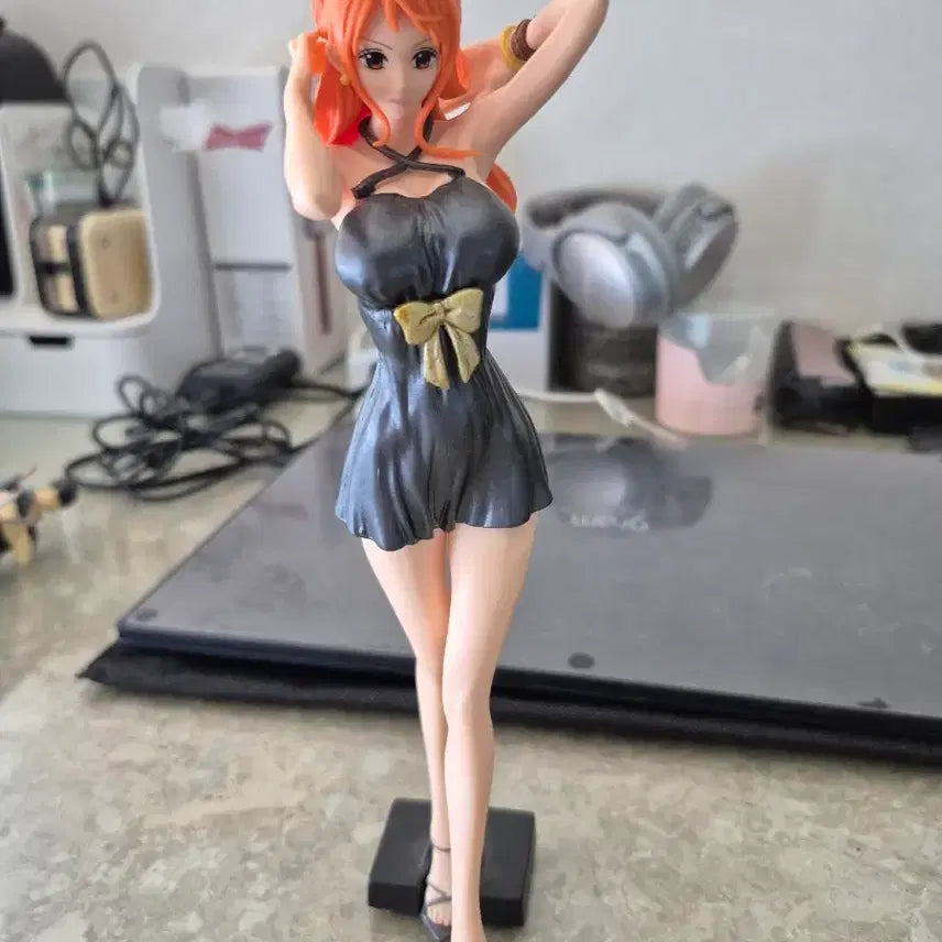 [BUNJANG] One Piece Nami Black Dress Figure / 원피스 나미 검정 드레스 피규어